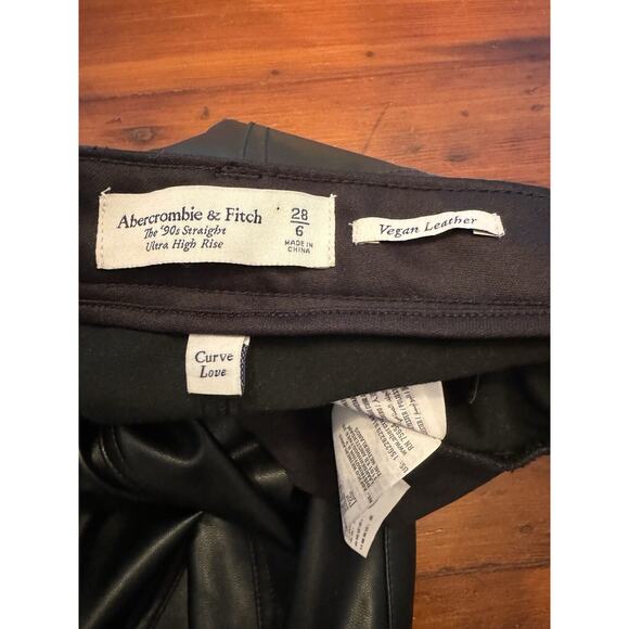 Abercrombie & Fitch Vegan Leather 90s Straight Ultra High Rise Pant Curve Love 6 - Picture 8 of 9